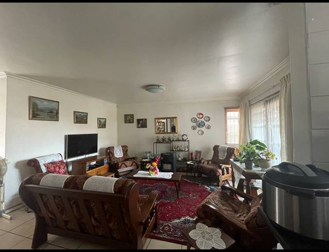3 BEDROOM HOUSE FOR SALE IN PARKHILL GARDENS